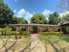 Agradable Casa Campestre con piscina Neiva-Huila